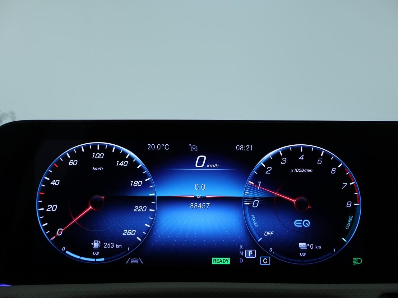 Mercedes-Benz A-KLASSE 250e Luxury-Line | Panorama schuif/kanteldak | Parkeersensoren + achteruitrijcamera | Multibeam Led | Sfeerverlichting | Dodehoekass | Apple CarPlay | Inclusief 24 maanden MB Certified garantie voor Europa.