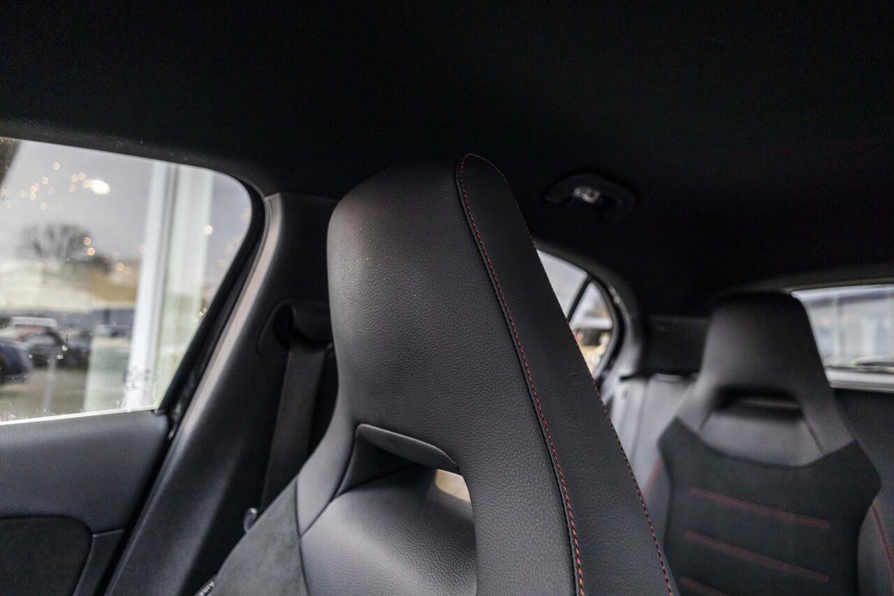 Mercedes-Benz A-KLASSE 180 AMG | LED | Carplay | NL