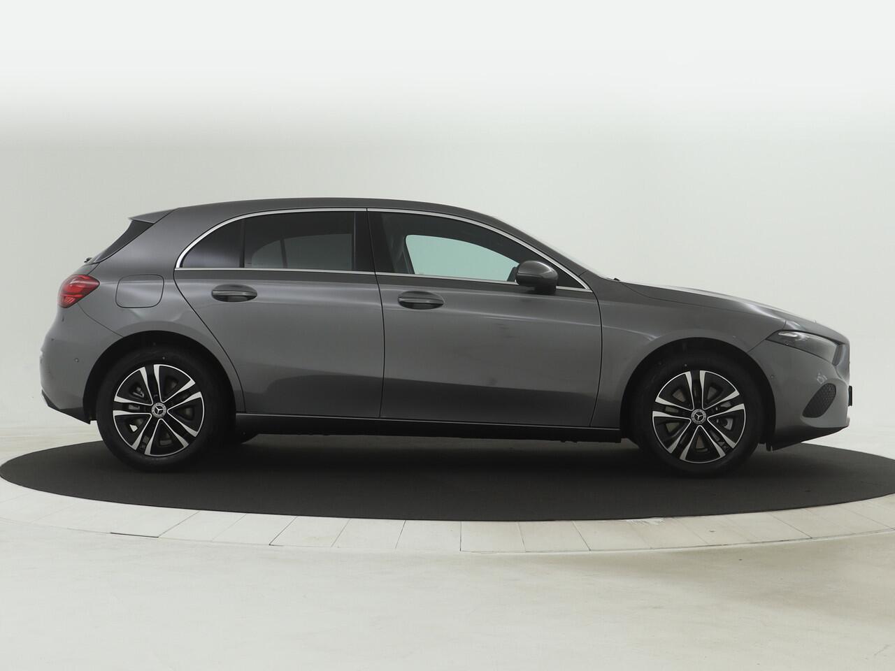 Mercedes-Benz A-KLASSE 250 e Business Line | Distronic | Dodehoekassistent | Donkergetint glas achter | Verwarmde stoelen vooraan | Zitcomfortpakket | Achteruitrijcamera | Inclusief 24 maanden MB Certified garantie voor Europa.