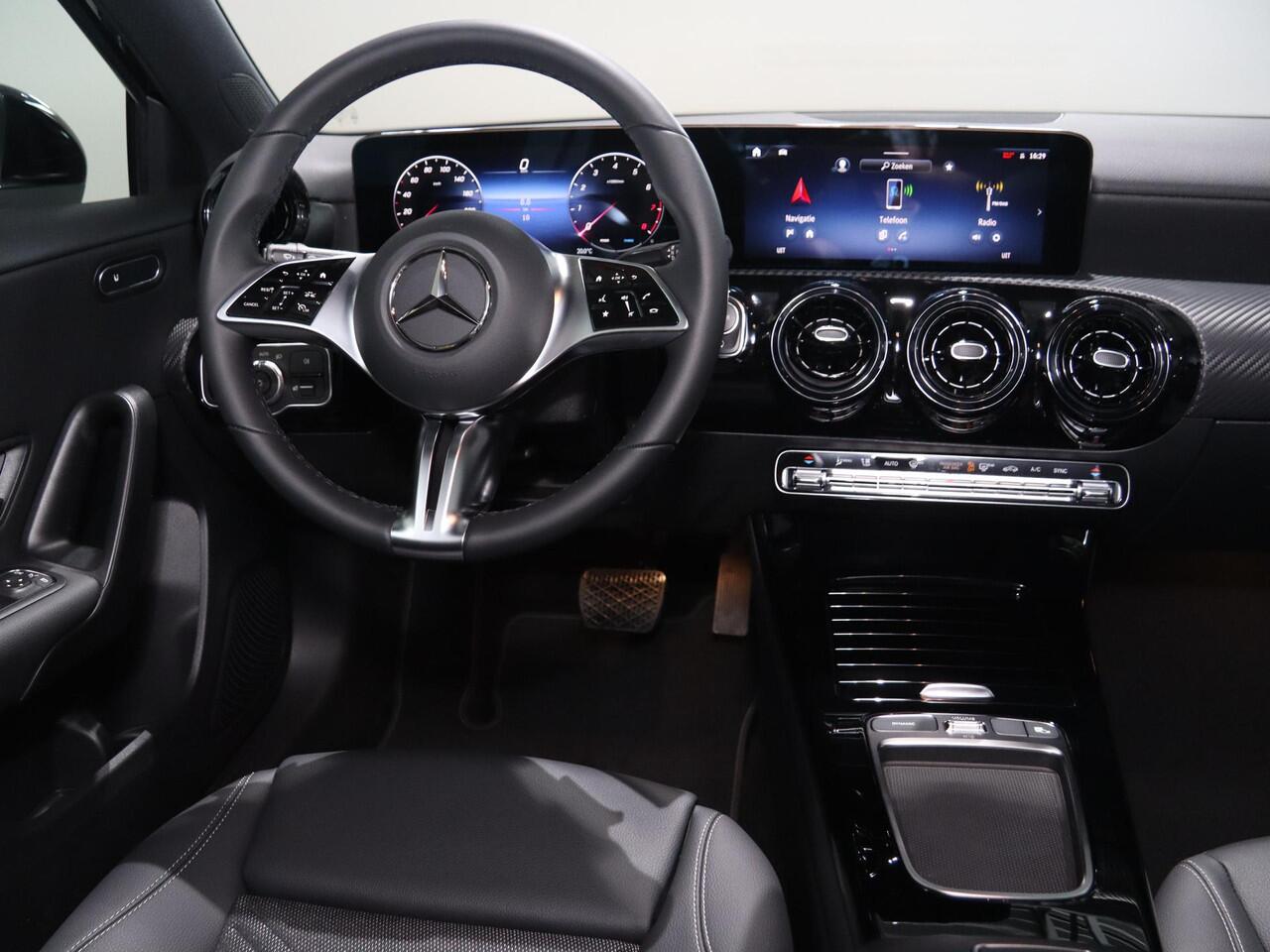 Mercedes-Benz A-KLASSE 180 Business Solution | Dodehoekassistent | Achteruitrijcamera | Apple CarPlay