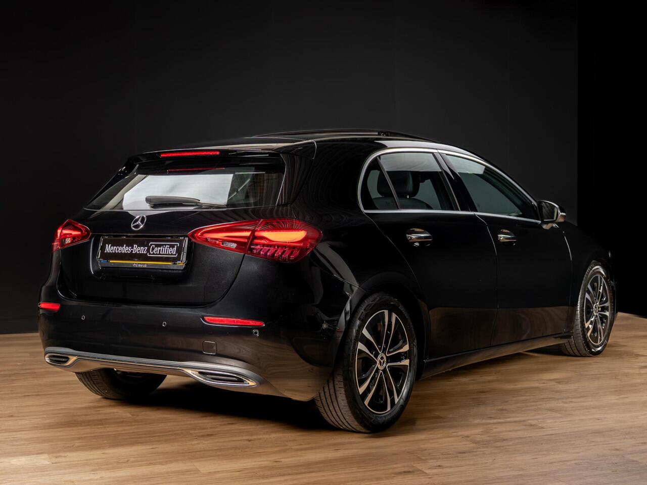 Mercedes-Benz A-KLASSE Hatchback 180 Luxury Line Panorama dak
