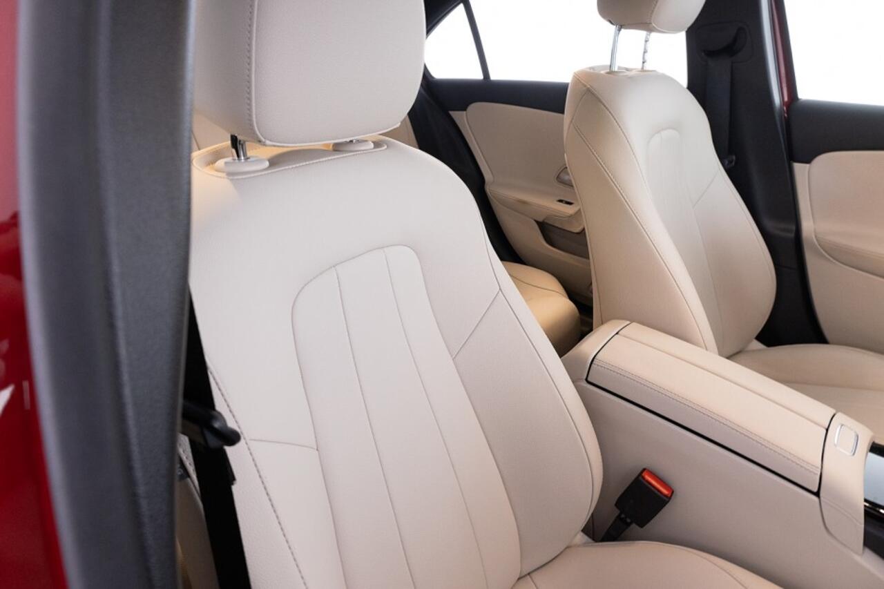 Mercedes-Benz A-KLASSE 250 e Limousine Luxury Line Automaat | LEDER | CARPLAY | PHEV |