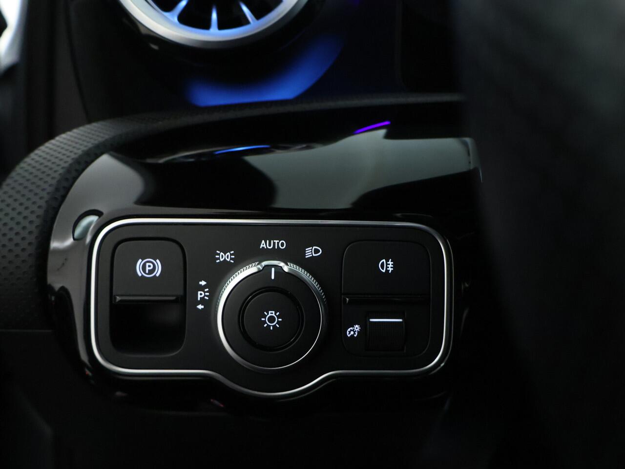 Mercedes-Benz A-KLASSE 250 e Star Edition AMG Line AMG Line | Sfeerverlichting |Achteruitrijcamera | Smartphone-integratie | Inclusief 24 maanden MB Certified garantie voor Europa.