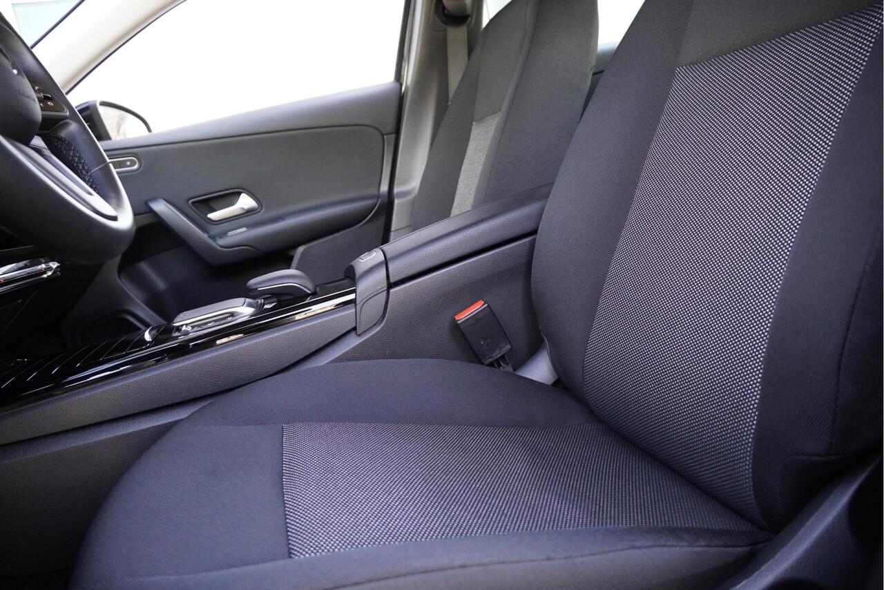 Mercedes-Benz A-KLASSE 180 Automaat! 5drs Business Solution BJ2020 Lmv 16" | Led | Pdc | Navi | Achteruitrijcamera | App-Connect | Virtual cockpit | Climate control | Cruise control | Verwarmde voorstoelen | Getint glas