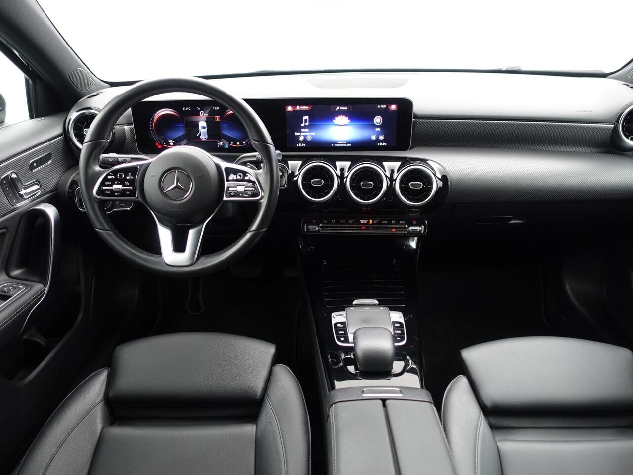 Mercedes-Benz A-KLASSE 220 AMG Prestige Plus Aut- Memory Seats, Camera, Park Assist, Leder Interieur, Xenon Led, Keyless, Zitcomfort