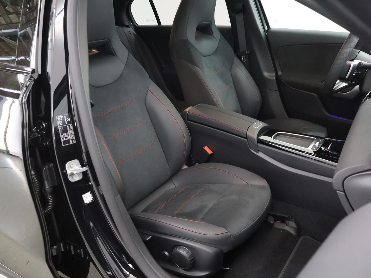 Mercedes-Benz A-KLASSE 180 Business Solution AMG | Panoramadak | Multibeam led | Nightpakket | Sfeerverlichting |