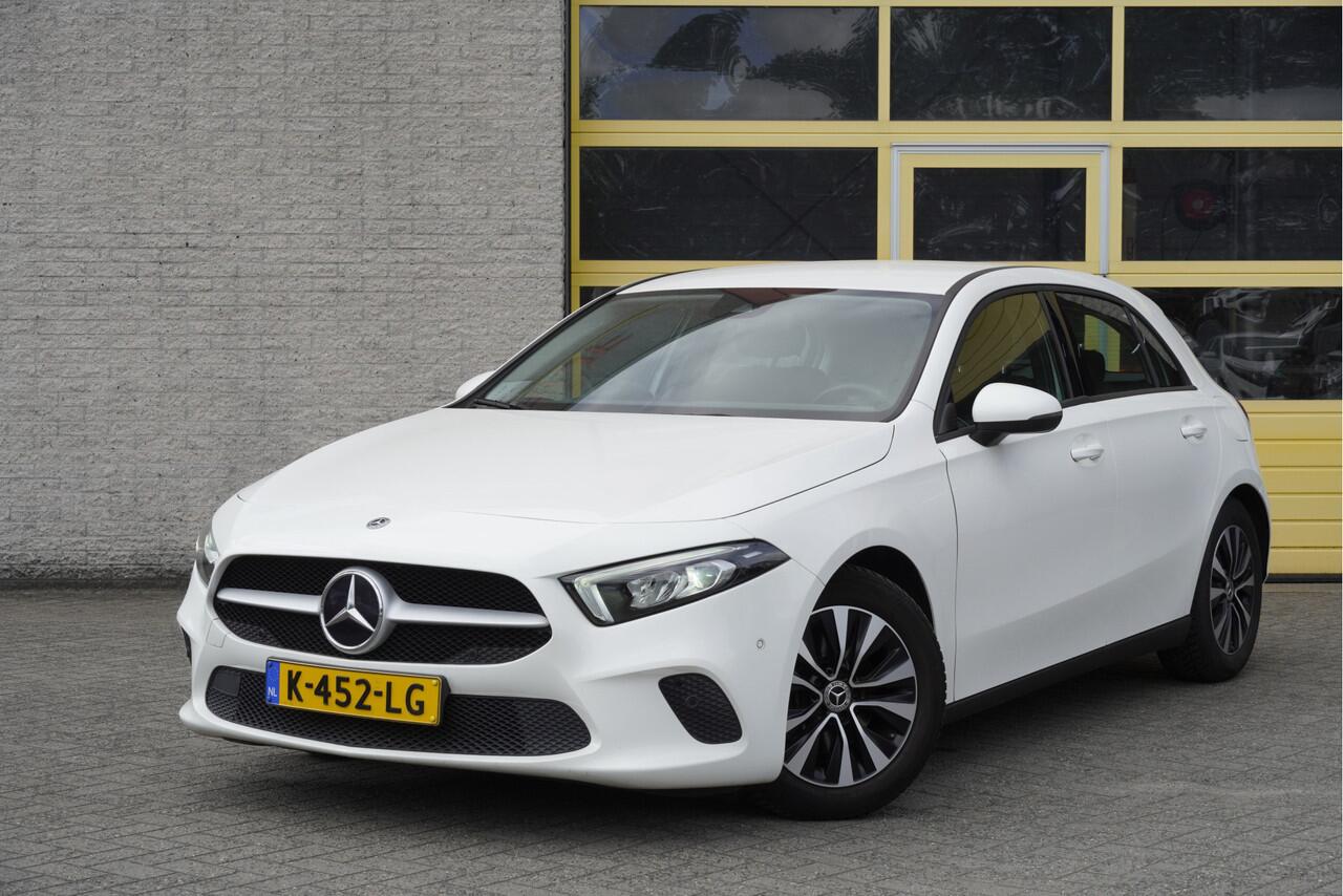 Mercedes-Benz A-KLASSE 180 Automaat! 5drs Business Solution BJ2021 Lmv 16" | Led V+A | Pdc | Navi | Elek. trekhaak | Achteruitrijcamera | Virtual cockpit | Climate control | Cruise control | Verwarmde voorstoelen | Getint glas