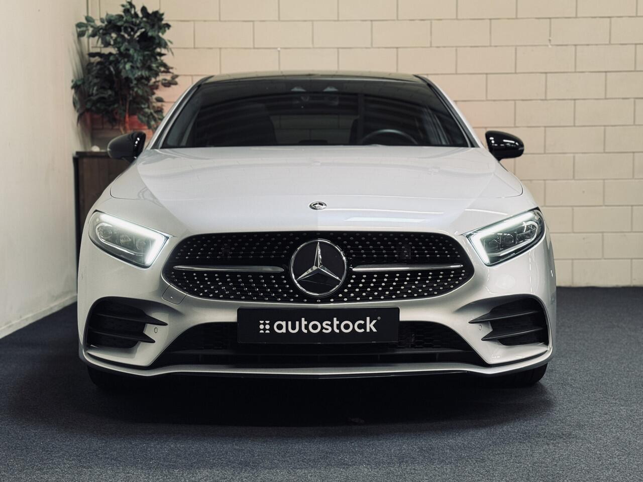 Mercedes-Benz A-KLASSE 200 AMG Night | Panorama | Multibeam | Sfeer