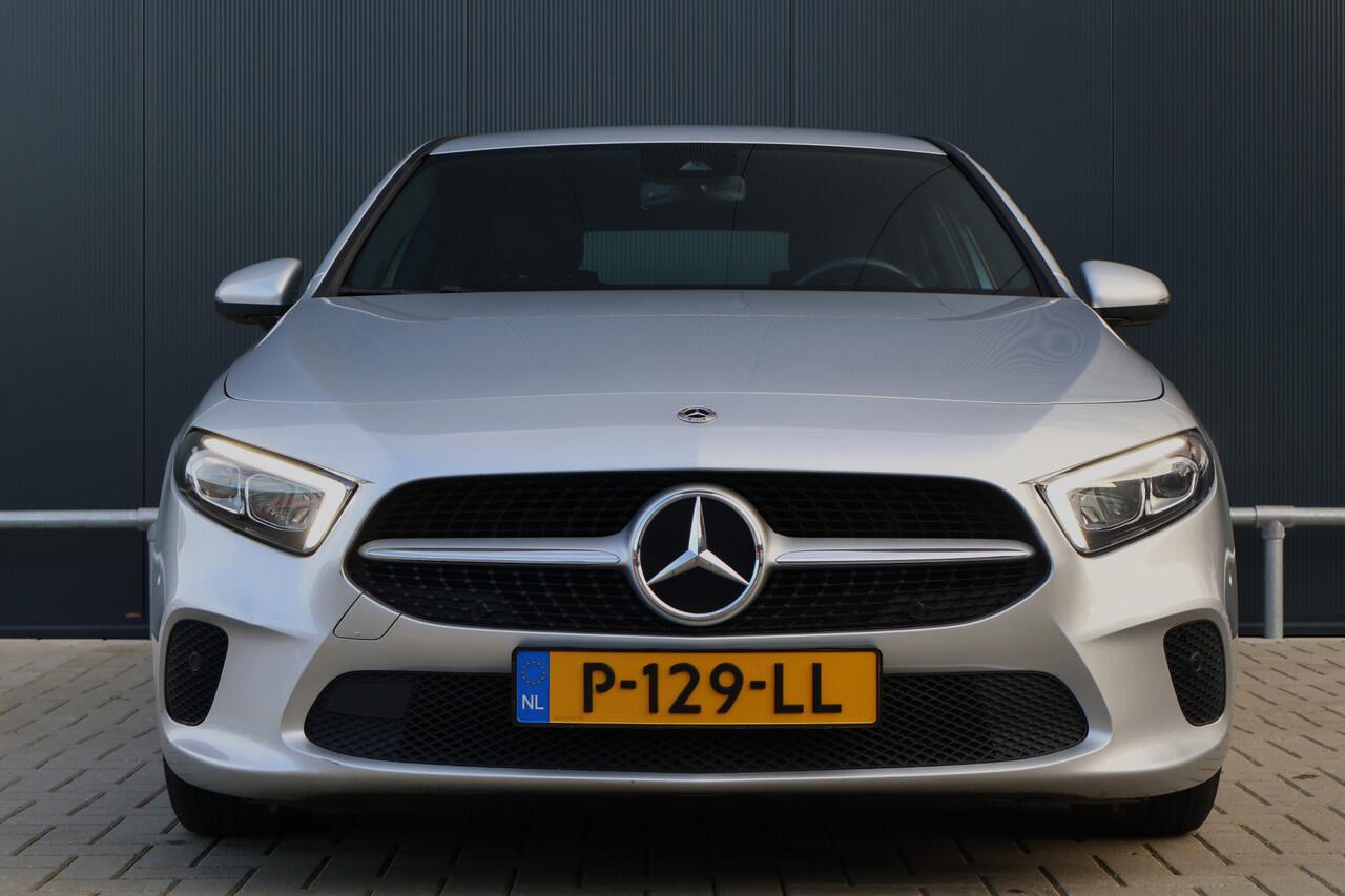 Mercedes-Benz A-KLASSE 180 Business Solution AMG Automaat | NL Auto | Wide Screen | Stoelverwarming | Camera | Half Leer
