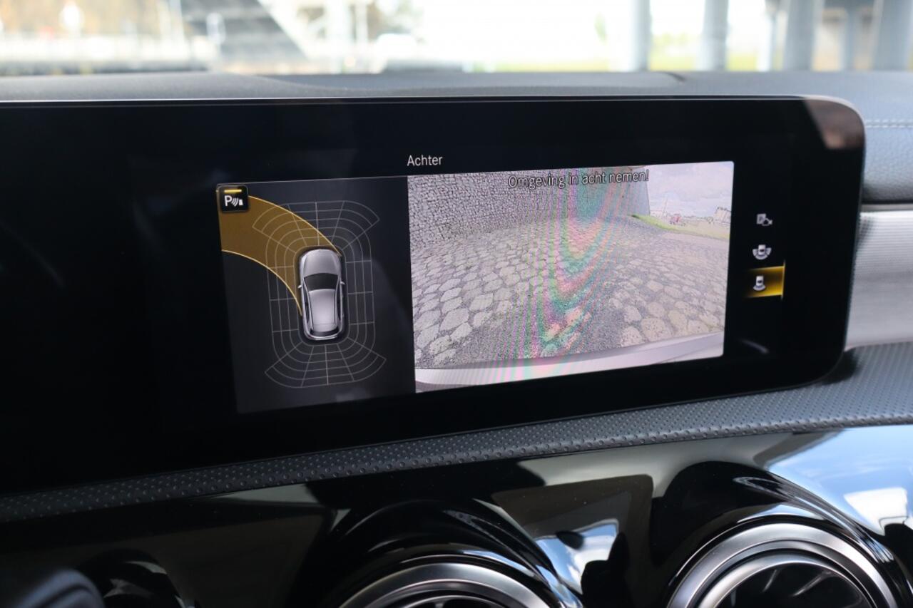 Mercedes-Benz A-KLASSE 180 Edition AMG | Geen import | Schuifdak | Sfeer verlichting |