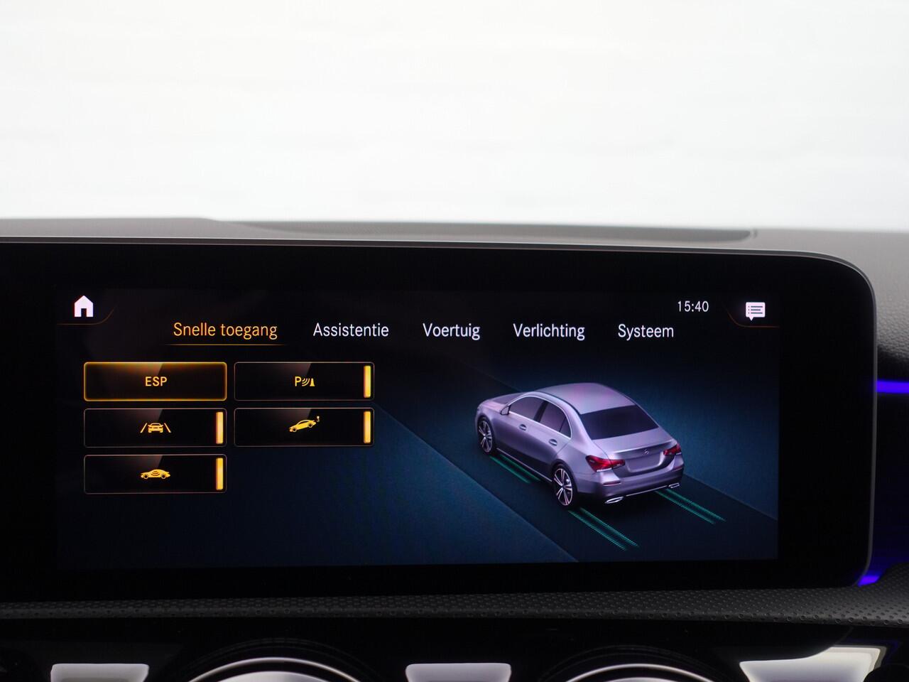 Mercedes-Benz A-KLASSE 250 AMG Premium Plus Aut- Sport Uitlaat, Panoramadak, Sfeereverlichting, Xenon Led, Stoelverwarming