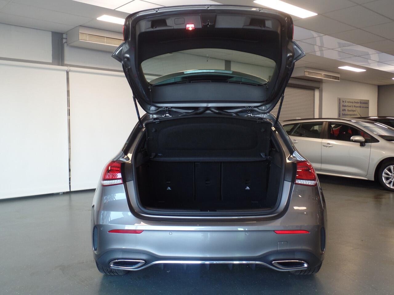 Mercedes-Benz A-KLASSE 160 Advantage AMG pakket!! Full options, Navigatie, Achteruitrijcamera, Pdc V/A, Xenon, Sportstoelen, Alcantara/Leder, Led verlichting, Cruise controle, Lm velgen 18'', Nederlandse auto!! Bovag afleverpakket 695,-
