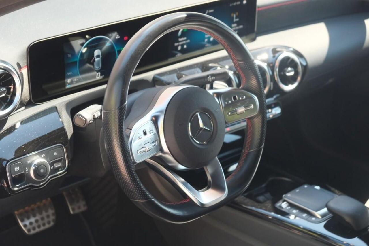 Mercedes-Benz A-KLASSE 200 163pk Aut. Business Solution AMG | Navi | Climate | Cruise | Camera | Stoelverwarming | PDC