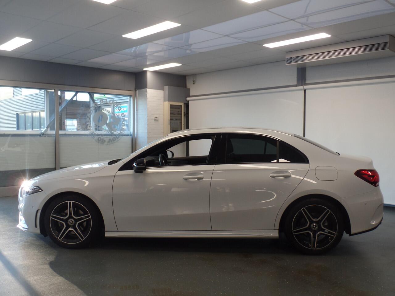 Mercedes-Benz A-KLASSE 180 Business Solution AMG, Automaat, Full options, Amg pakket!!, Navigatie, Achteruitrijcamera, Clima controle, Cruise controle, Stoel verwarming, Sportstoelen Alcantara/ Leder, Lm velgen Amg 18'', 37.000km!!, Nederlandse auto!! Bovag afleverpakket 695,-