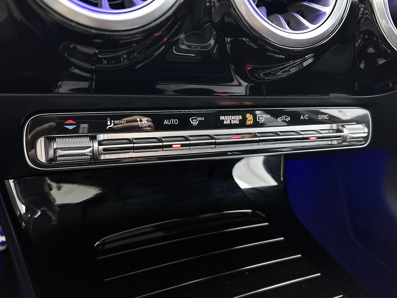 Mercedes-Benz A-KLASSE 180 Star Edition AMG Line | Nightpakket | Dodehoekassistent | Smartphone integratie | KEYLESS GO | 19 inch AMG velgen | Sfeerverlichting | Verwarmde stoelen vooraan | Panoramaschuifdak |