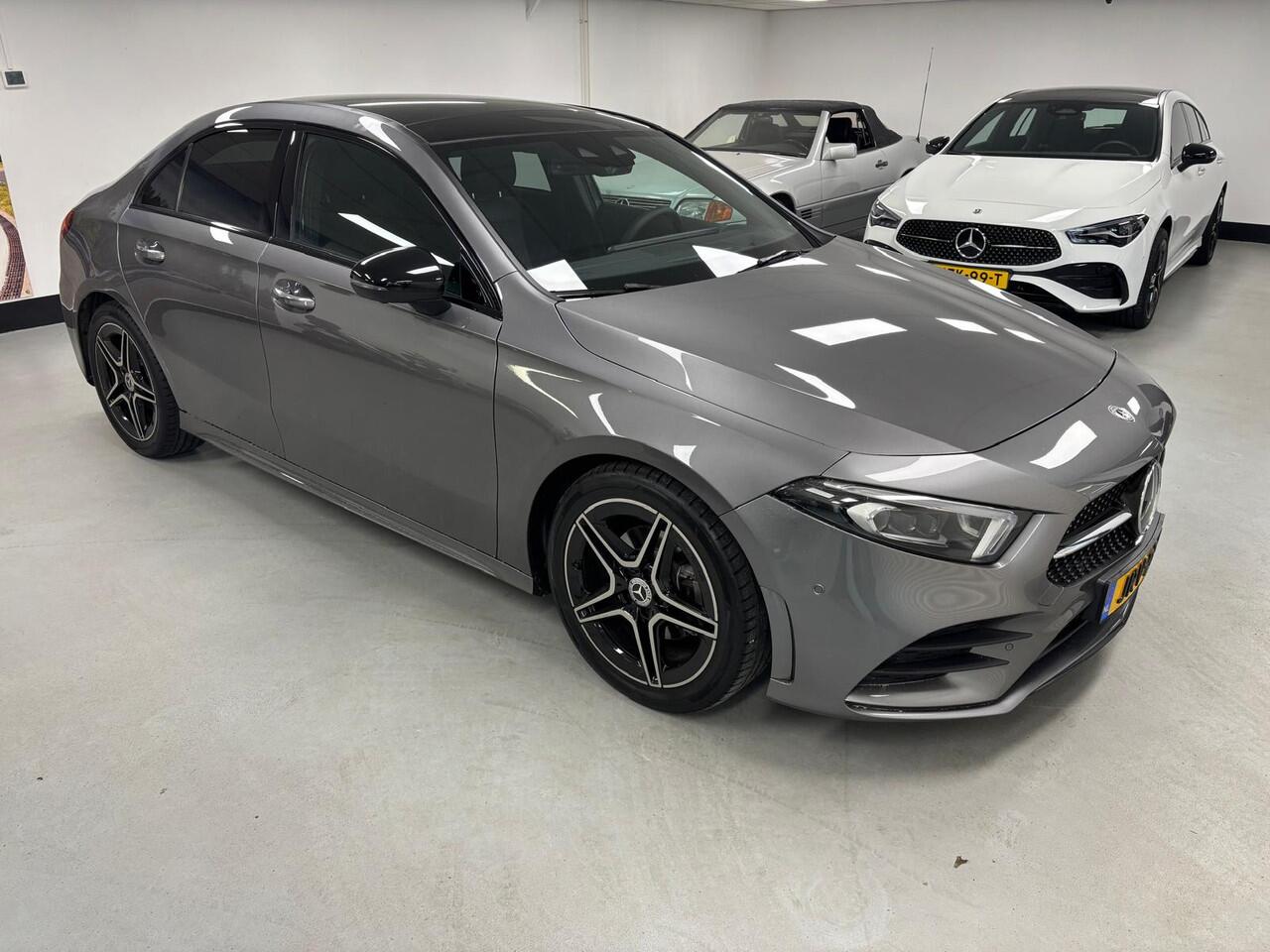 Mercedes-Benz A-KLASSE 180 AMG Panorama 360 Camera Distronic Head up Keyless