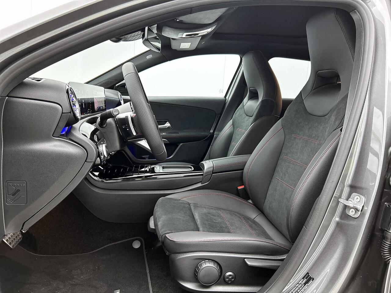 Mercedes-Benz A-KLASSE 250 e Business Solution AMG | Nightpakket | Smartphone integratie | Panoramaschuifdak | Multibeam LED | Stoelverwarming voor | Parkeerpakket met achteruitrijcamera | KEYLESS GO |