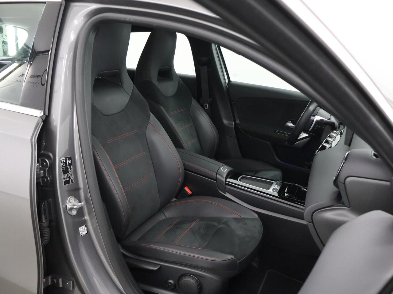 Mercedes-Benz A-KLASSE 250 e AMG Line | Achteruitrijcamera | Panoramadak | Stoelverwarming | Sfeerverlichting |