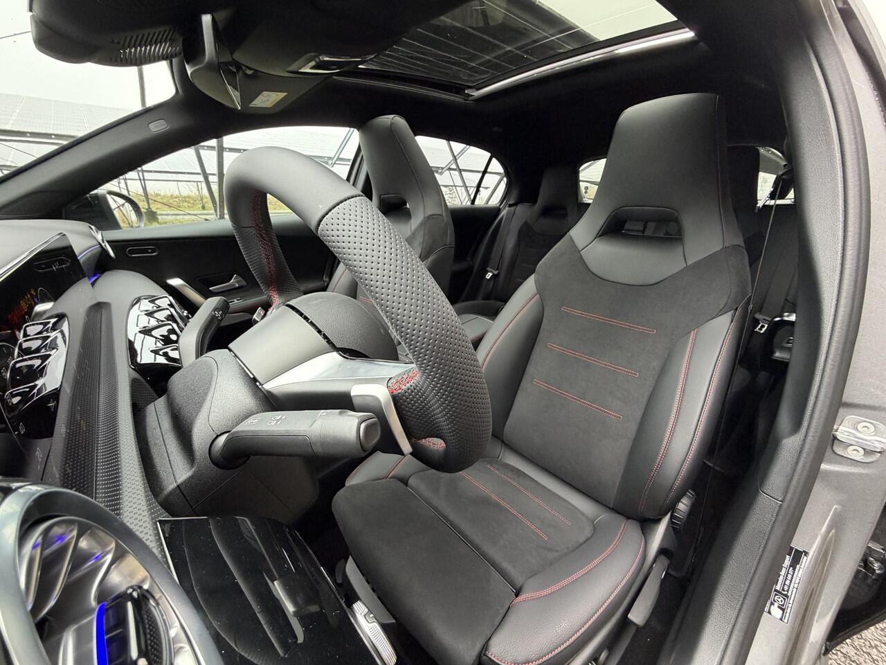 Mercedes-Benz A-KLASSE 180 Business Solution AMG | Night | Panoramaschuifdak | Sfeerverlichting | Achteruitrijcamera | MULTIBEAM LED | Stoelverwarming |