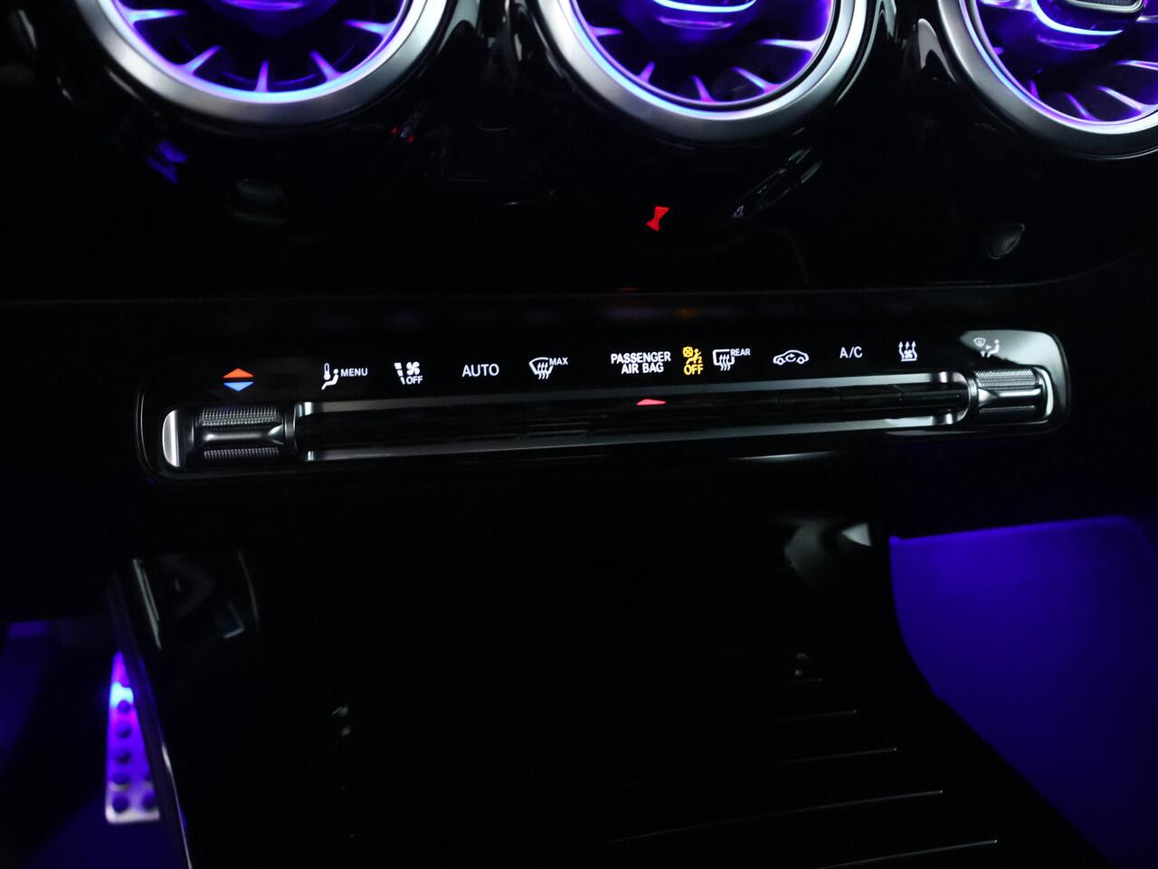 Mercedes-Benz A-KLASSE 250 e AMG Line | Achteruitrijcamera | Distronic | Apple Carplay | Verwarmd Stuurwiel | Sfeerverlichting | Inclusief 24 maanden MB Certified garantie voor Europa.