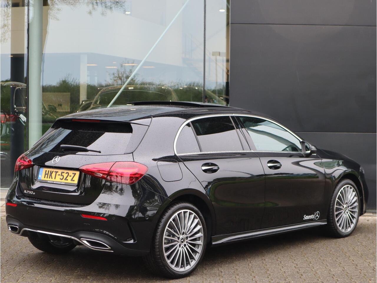 Mercedes-Benz A-KLASSE 250 e Star Edition AMG Line | Panoramadak | Multispaak | LED | Burmester | Camera | LED | Automaat