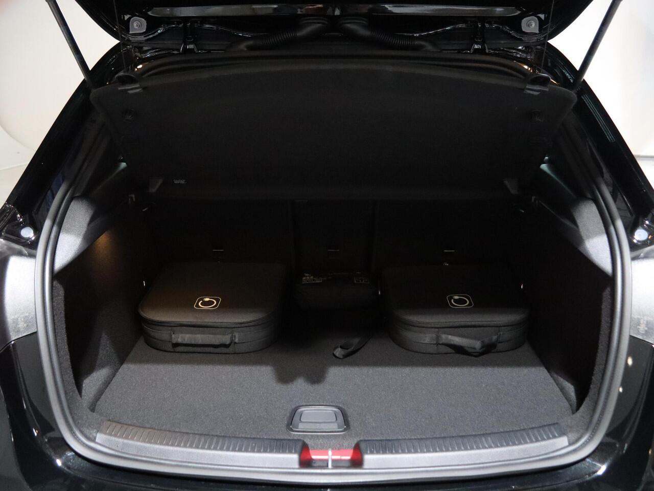 Mercedes-Benz A-KLASSE 250e Business Solution AMG | Panoramaschuifdak | Head-up display | Premium Plus | Stoelverwarming | 360° camera |