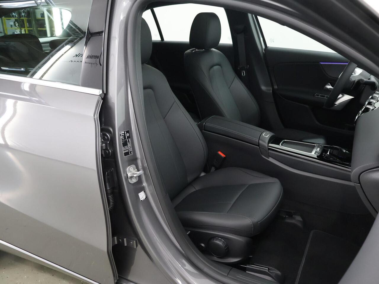 Mercedes-Benz A-KLASSE 250e Star Edition Luxury Line | Panoramaschuifdak | Trekhaak | Achteruitrijcamera