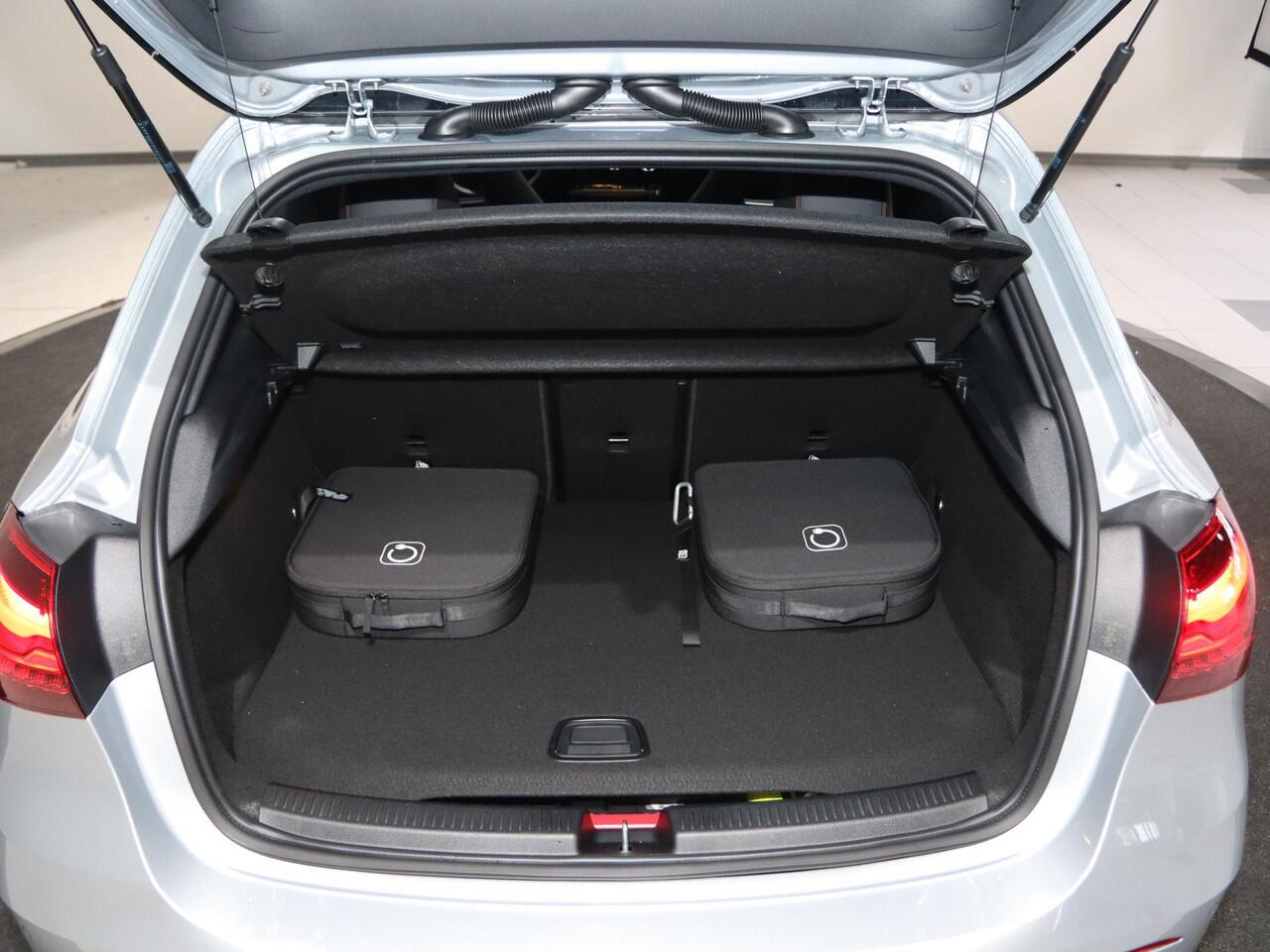 Mercedes-Benz A-KLASSE 250e Business Solution AMG | Panoramaschuifdak | Head-up display | Premium Plus | Stoelverwarming | 360° camera |