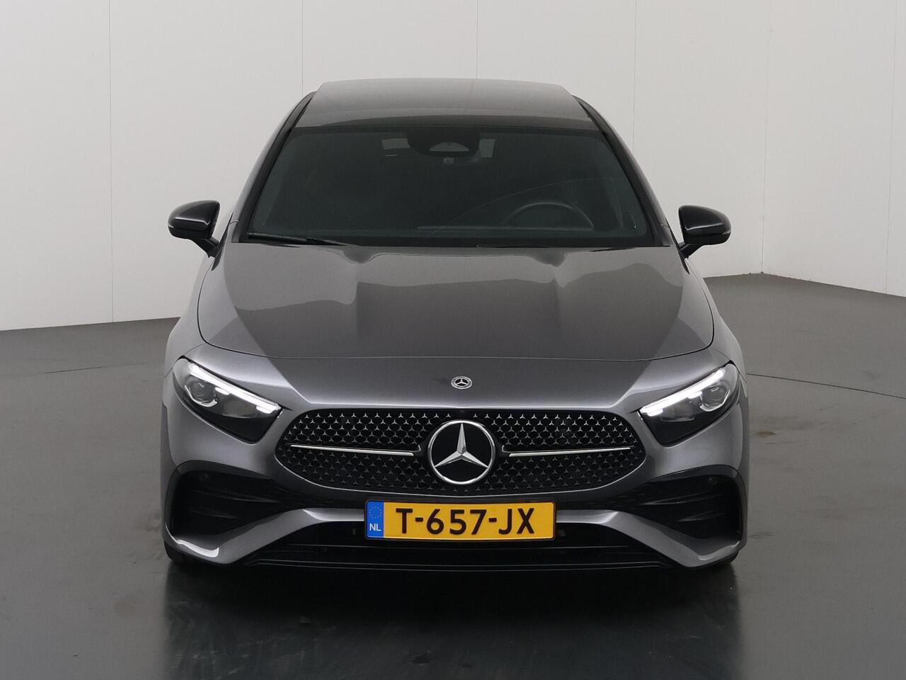 Mercedes-Benz A-KLASSE 180 AMG Line | Panoramadak | Premium pack | Multibeam | Stoelverwarming | Night pakket |