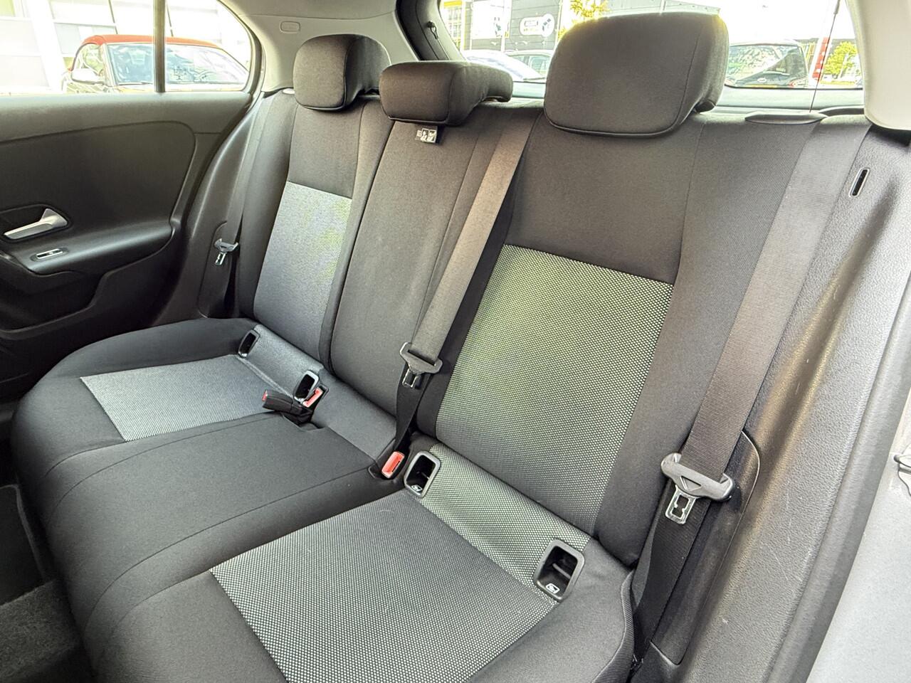 Mercedes-Benz A-KLASSE BWJ 2020 180 136 PK Luxury Line AUTOMAAT | TREKHAAK | STOELVERW. | FULL LED | CAMERA | CARPLAY + ANDROID | NAVI | CLIMA | CRUISE | LMV | PDC