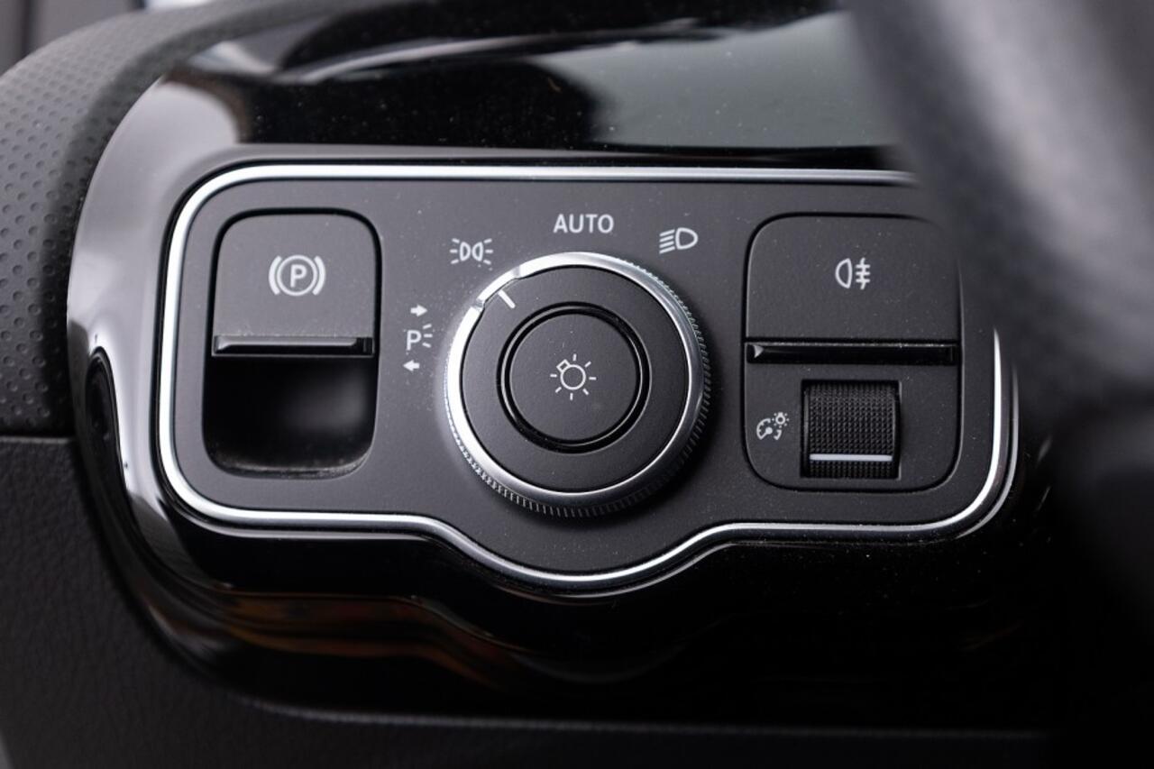 Mercedes-Benz A-KLASSE 250 e AMG Line | PANORAMADAK | Full LED ? 1e Eigenaar