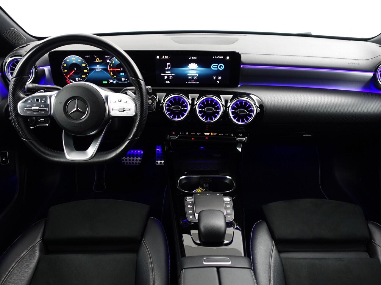 Mercedes-Benz A-KLASSE 250 e AMG Premium Plus Aut- Panoramadak, Sfeerverlichting, Carplay, Android Auto, Camera, Stoelverwarming