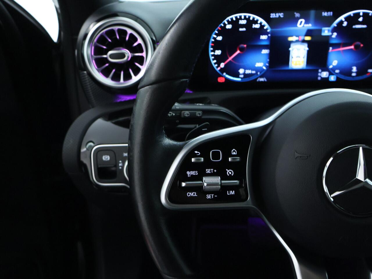 Mercedes-Benz A-KLASSE 180 Business Solution Luxury Sfeerverlichting | Trekhaak | Achteruitrijcamera. Inclusief 24 maanden MB Certified garantie voor Europa.