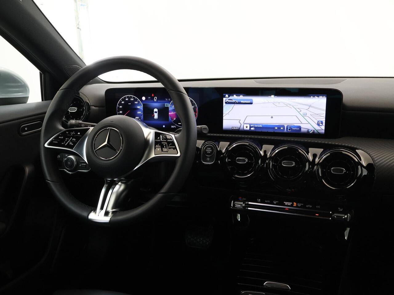 Mercedes-Benz A-KLASSE 180 Star Edition | Thermotronic | Trekhaak | Apple Carplay | Stoelverwarming | Widescreen |