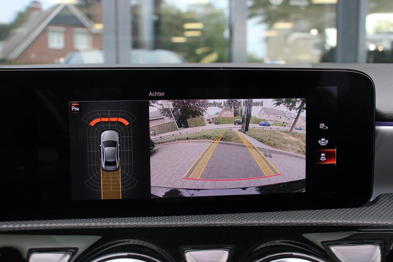 Mercedes-Benz A-KLASSE 250 e Business Solution AMG Limited Night Pakket/Navi/Camera/Keyless/Memory/Panoramadak/sfeerverlichting/H-leder/19Inch