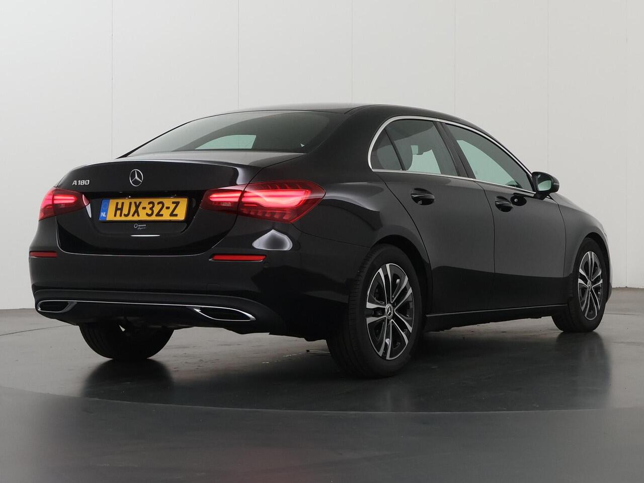 Mercedes-Benz A-KLASSE 180 Limousine Business Solution Luxury | Stoelverwarming | Led koplampen | Navigatie