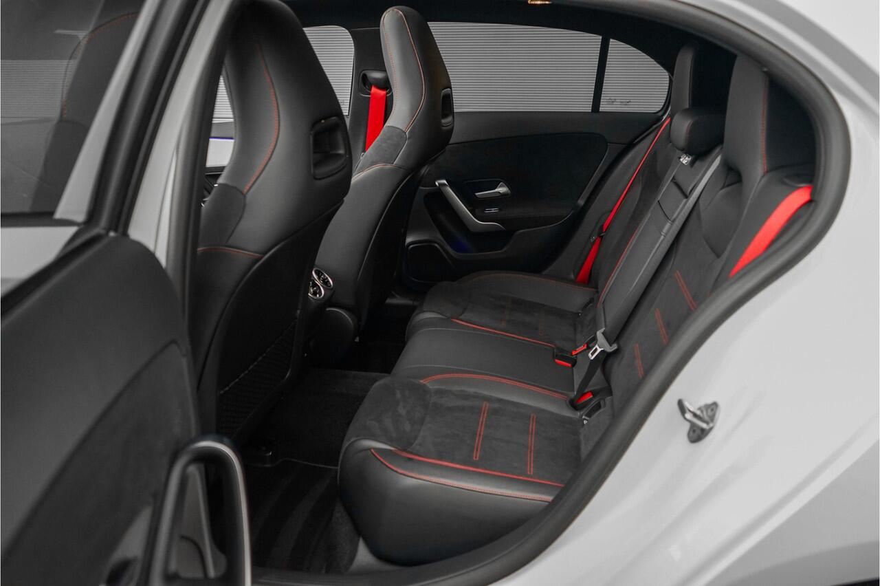 Mercedes-Benz A-KLASSE AMG 35 4MATIC Night Pano 360° Nieuwstaat