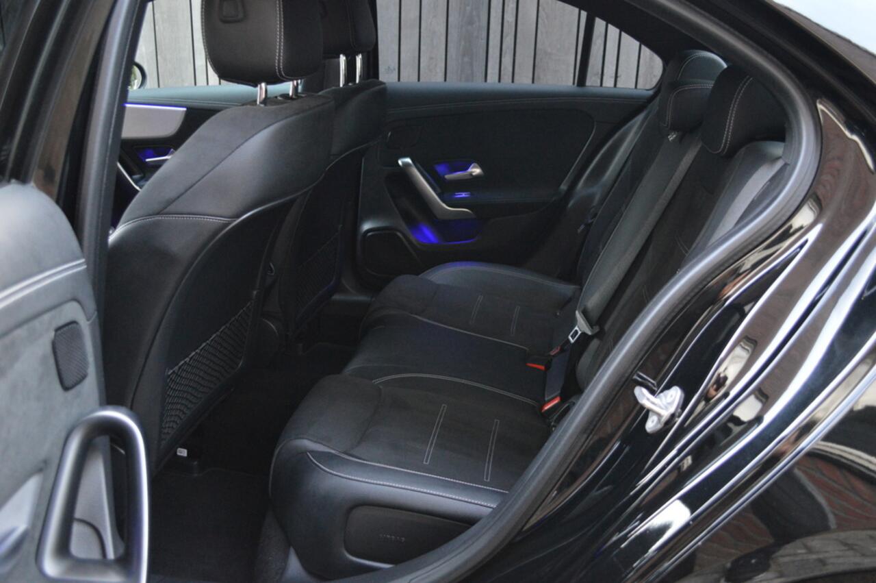 Mercedes-Benz A-KLASSE 250 e AMG Led Panorama Memory Distronic Head-Up Camera Night Pdc