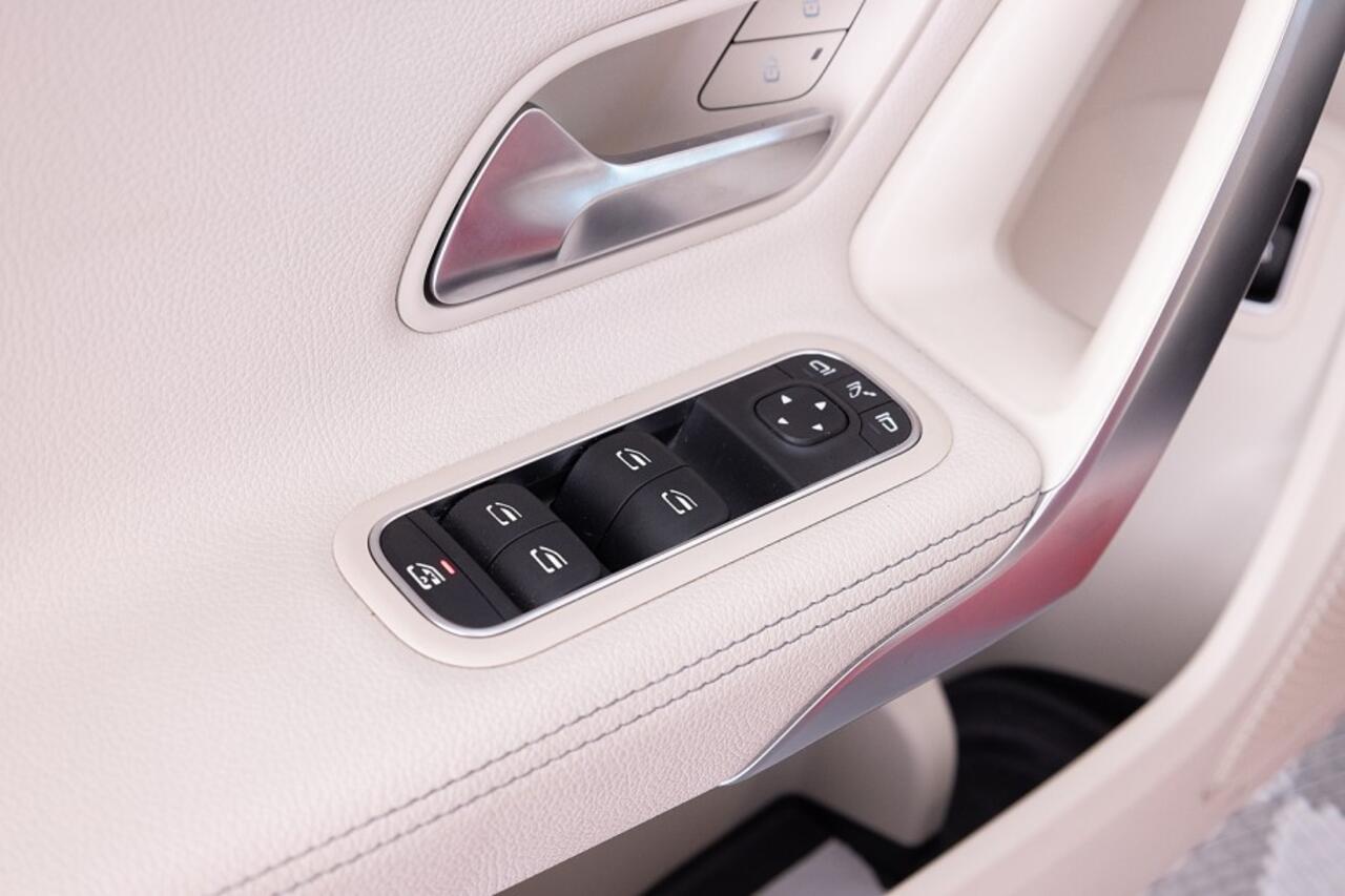 Mercedes-Benz A-KLASSE 250 e Limousine Luxury Line Automaat | LEDER | CARPLAY | PHEV |