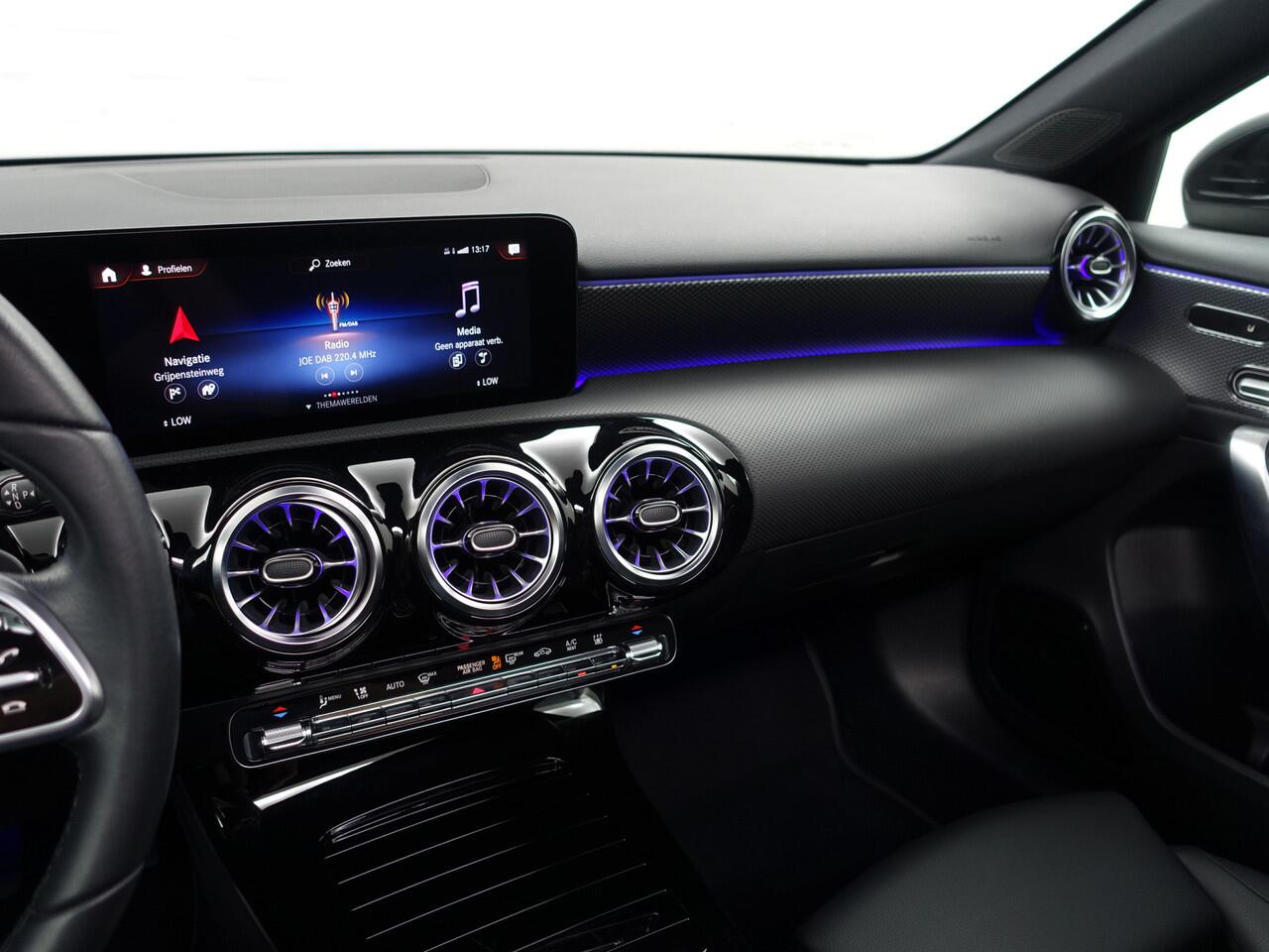 Mercedes-Benz A-KLASSE 250 e AMG Prestige Plus Aut- Panoramadak, 2x Memory, Sfeerverlichting, Carplay, Android Auto, Zitcomfort