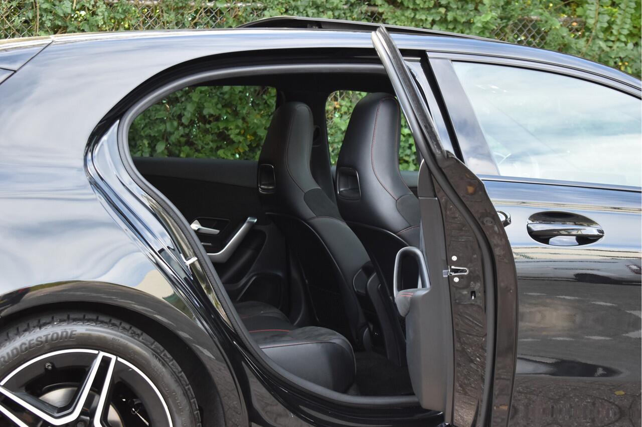 Mercedes-Benz A-KLASSE 200 Business Solution AMG Night 163pk | Pano.dak | Camera | Sfeerverlichting | Virtual cockpit | Carplay | Stoelverwarming | Dodehoekdetectie