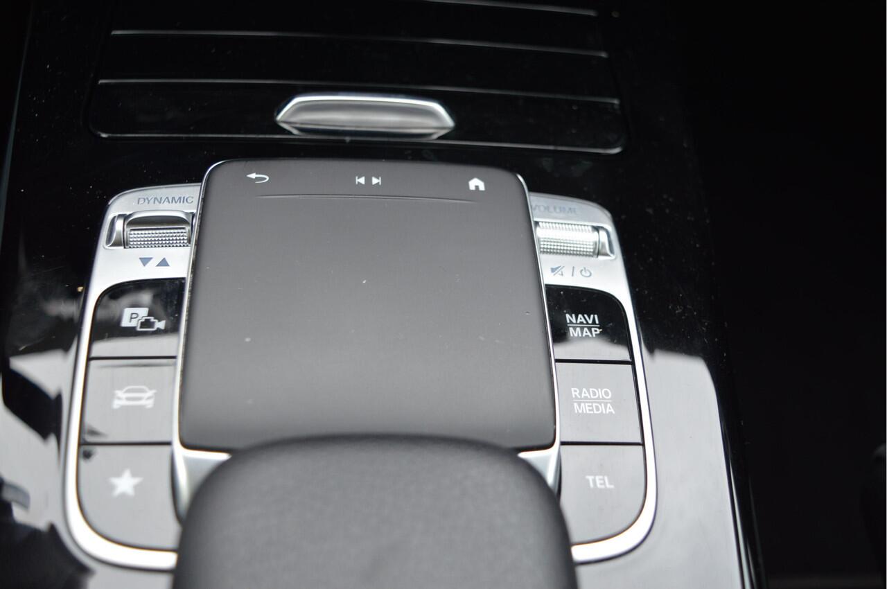 Mercedes-Benz A-KLASSE 200 Business Solution AMG NL-Auto / Clima / Sportstoelen