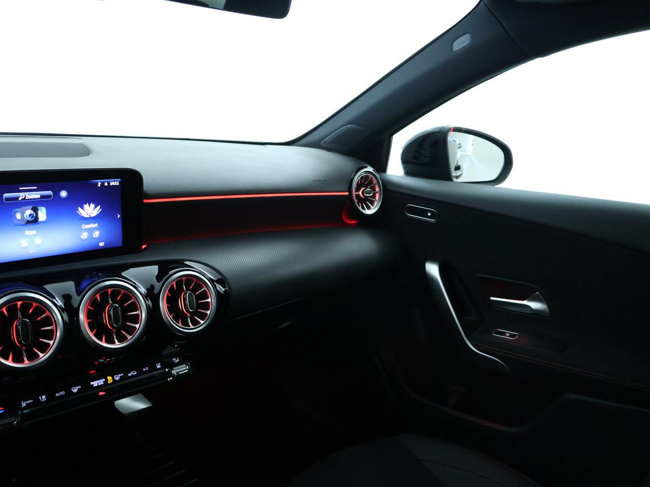 Mercedes-Benz A-KLASSE 250 e AMG plug-In Hybride | AMG Line Advanced Plus | Night Pakket | 11kW Laden | Stuur en Stoelverwarming | Inclusief 24 maanden MB Certified garantie voor Europa.