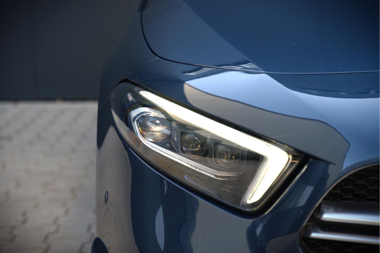 Mercedes-Benz A-KLASSE AMG 35 4MATIC Edition 1 | Panoramadak | Burmester | AMG Performance Recaro stoelen | Stoelverwarming | Keyless | Aero pack | Adaptive Cruise Control | Ambiance verlichting | 360 Camera |