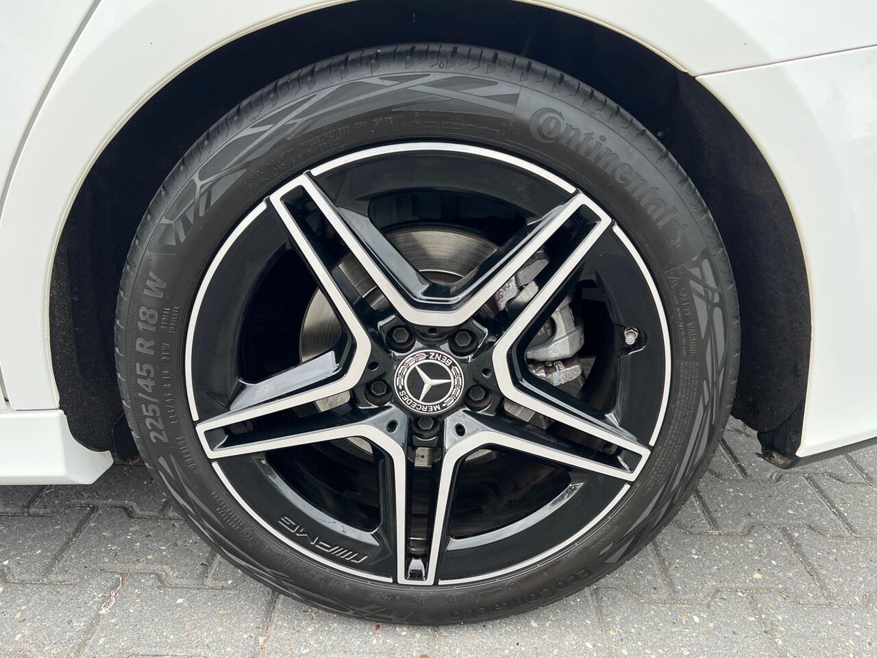 Mercedes-Benz A-KLASSE 200 Business Solution AMG AUT. / PANO / WIDESCREEN