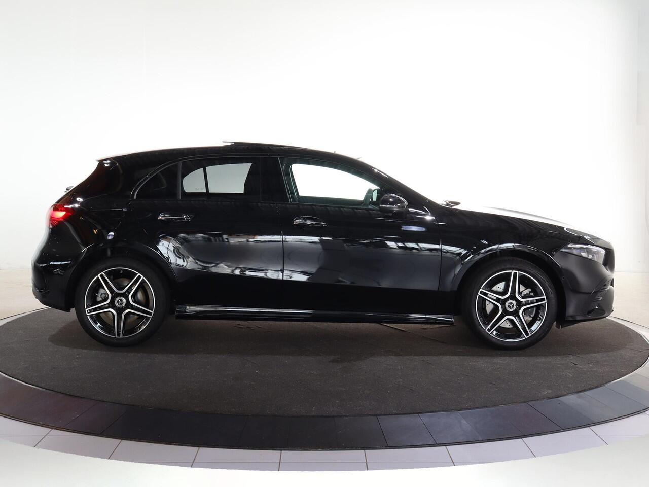 Mercedes-Benz A-KLASSE 250e Business Solution AMG | Panoramaschuifdak | Premium Plus | Head-up display | Dodehoekassistent |