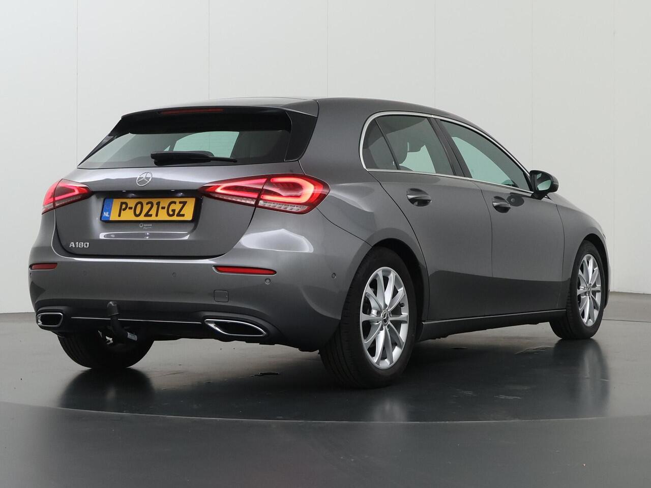 Mercedes-Benz A-KLASSE 180 Business Solution Luxury | Widescreen | Trekhaak | Stoelverwarming | Parkeersensoren |