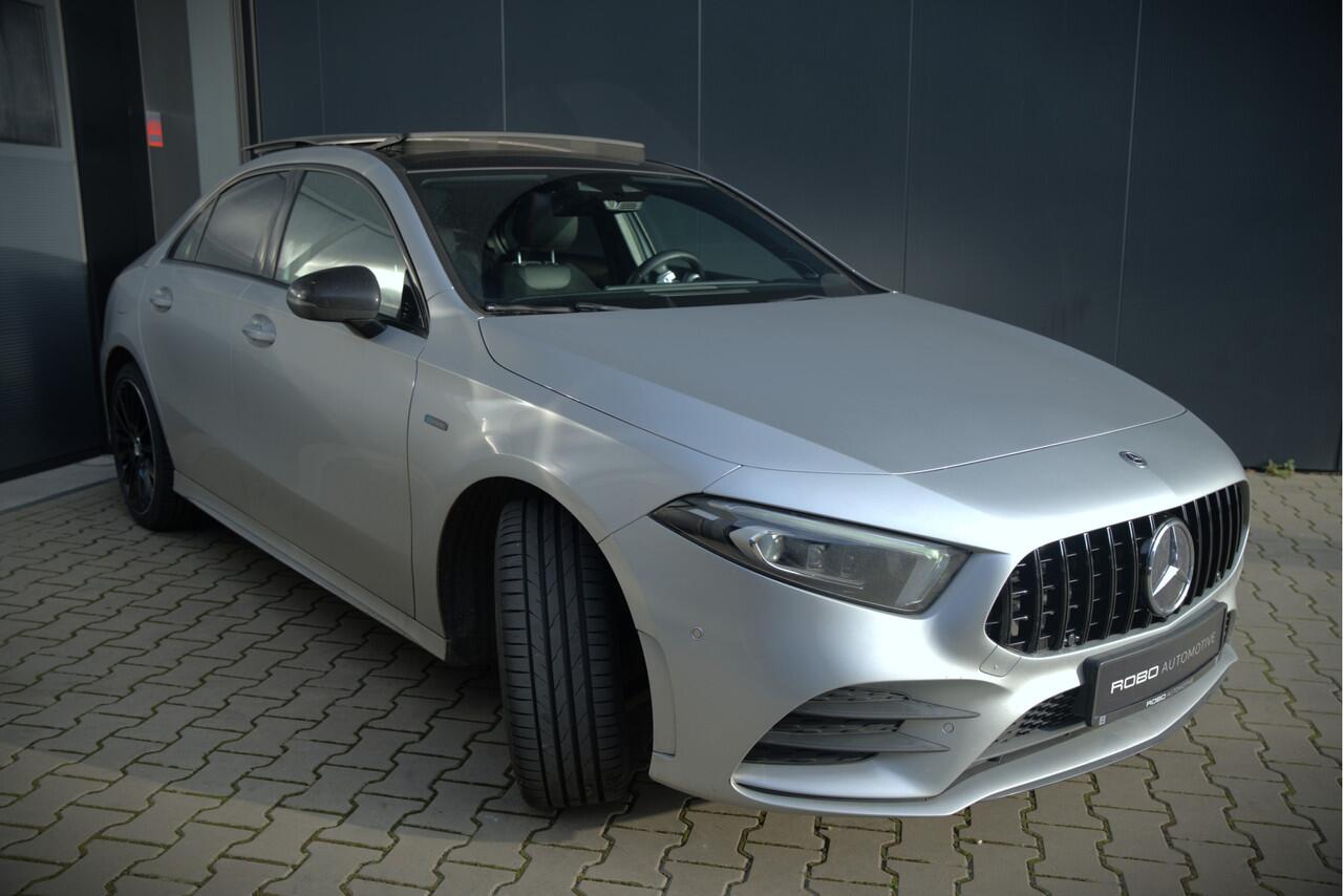 Mercedes-Benz A-KLASSE 250 e Advantage AMG | Panoramadak | Burmester | Stoelverwarming | Memory Seat | Cruise Control | Camera | Apple Carplay | Ambiance Verlichting | Night Pakket | Keyless |