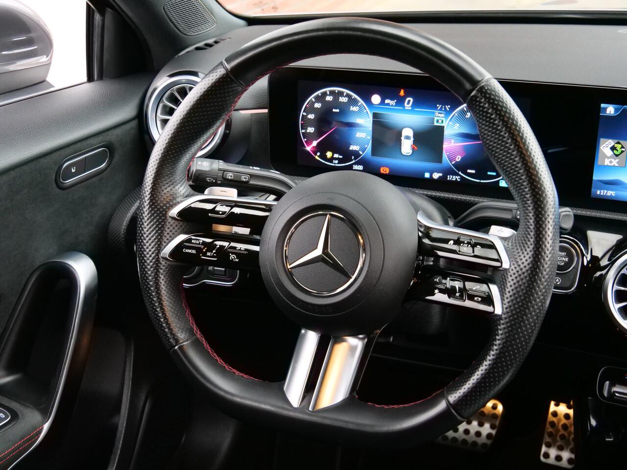 Mercedes-Benz A-KLASSE 200 AMG Line Mild Hybrid 163 Pk Automaat Navigatie / Camera / Trekhaak / Stoelverwarming