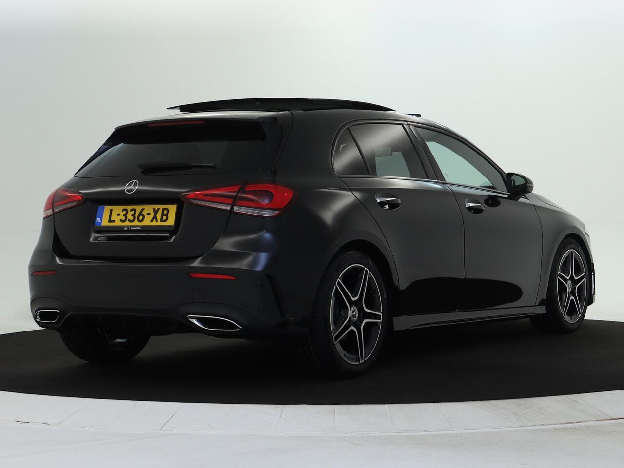 Mercedes-Benz A-KLASSE 180 Business Solution AMG AMG Line | Night Pakket |Schuif-Kanteldak | Sfeerverlichting | MultiBeam koplampen | Memory Voorstoelen. Inclusief 24 maanden MB Certified garantie voor Europa.